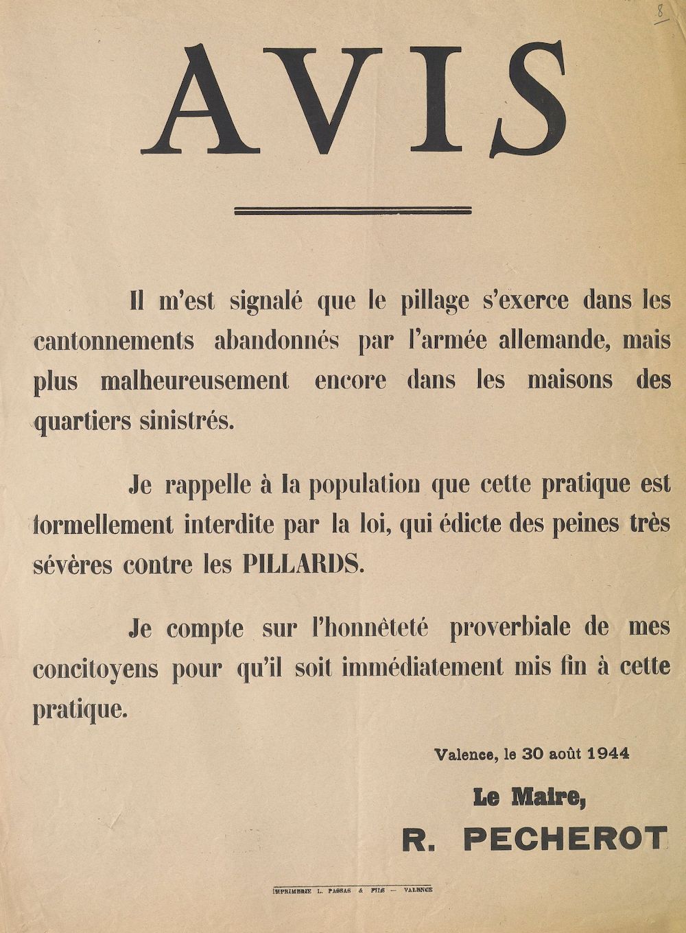 Avis [signé R. Pécherot, maire de Valence contre les pillages des quartiers sinistrés, 30 août 1944]