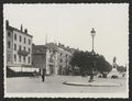 Place Madier Montjau en regardant vers le nord. Statue de Montalivet. Le café de l'Europe est à l'angle de la rue