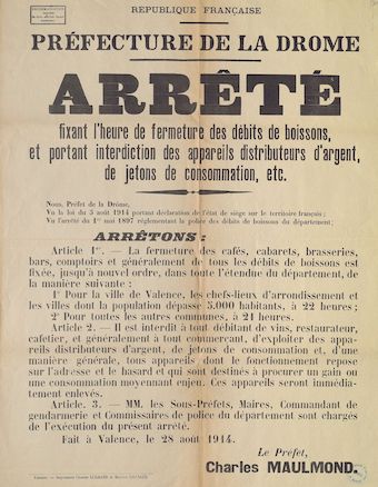 Préfecture de la Drôme. Arrêté fixant l'heure de fermeture des débits de boissons, et portant interdictions des appareils distributeurs d'argent, de jetons de consommation, ect.