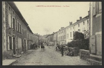 Lamotte-de-Galaure (Drôme) - La place