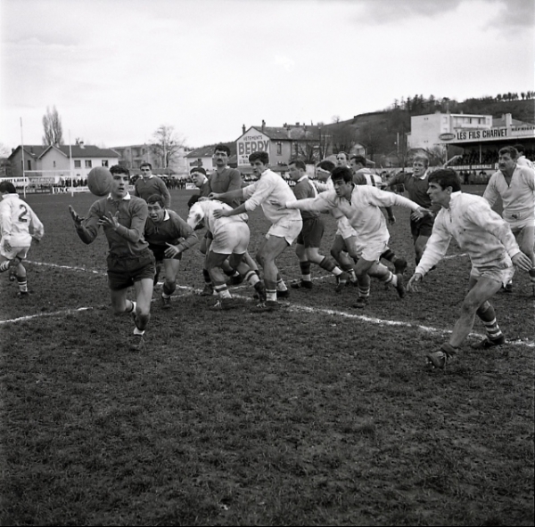 20Fi0293	Valence. - Rugby : Valence-Aurillac (21/02/1966) [AMV, Fonds André Deval, 20Fi0293]